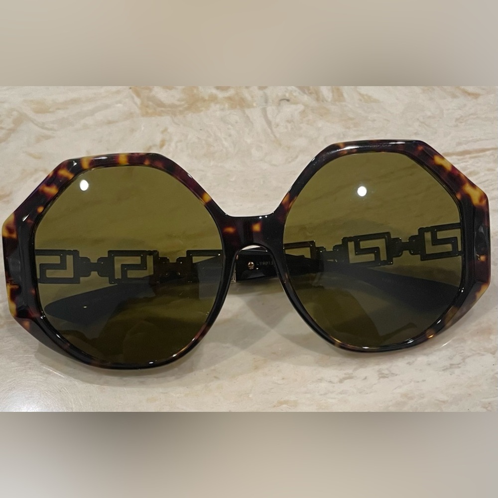 Never worn new Versace sunglasses